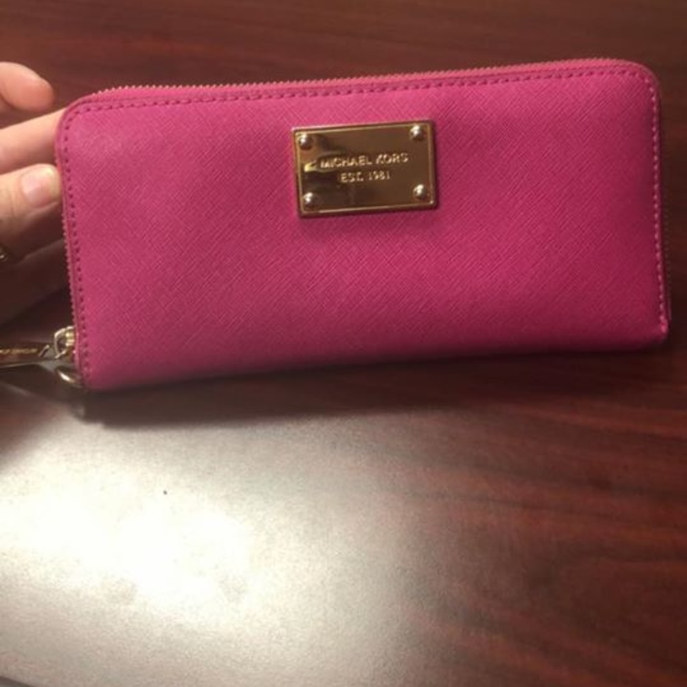 Michael Kors Wallet - Fuschia